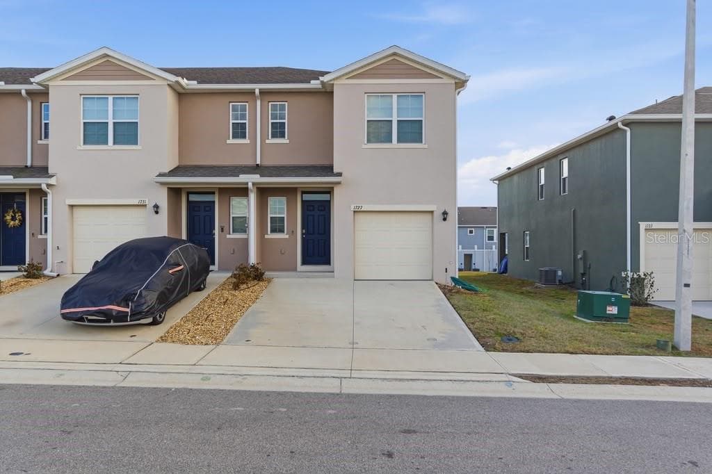 1727 WOODEN ST