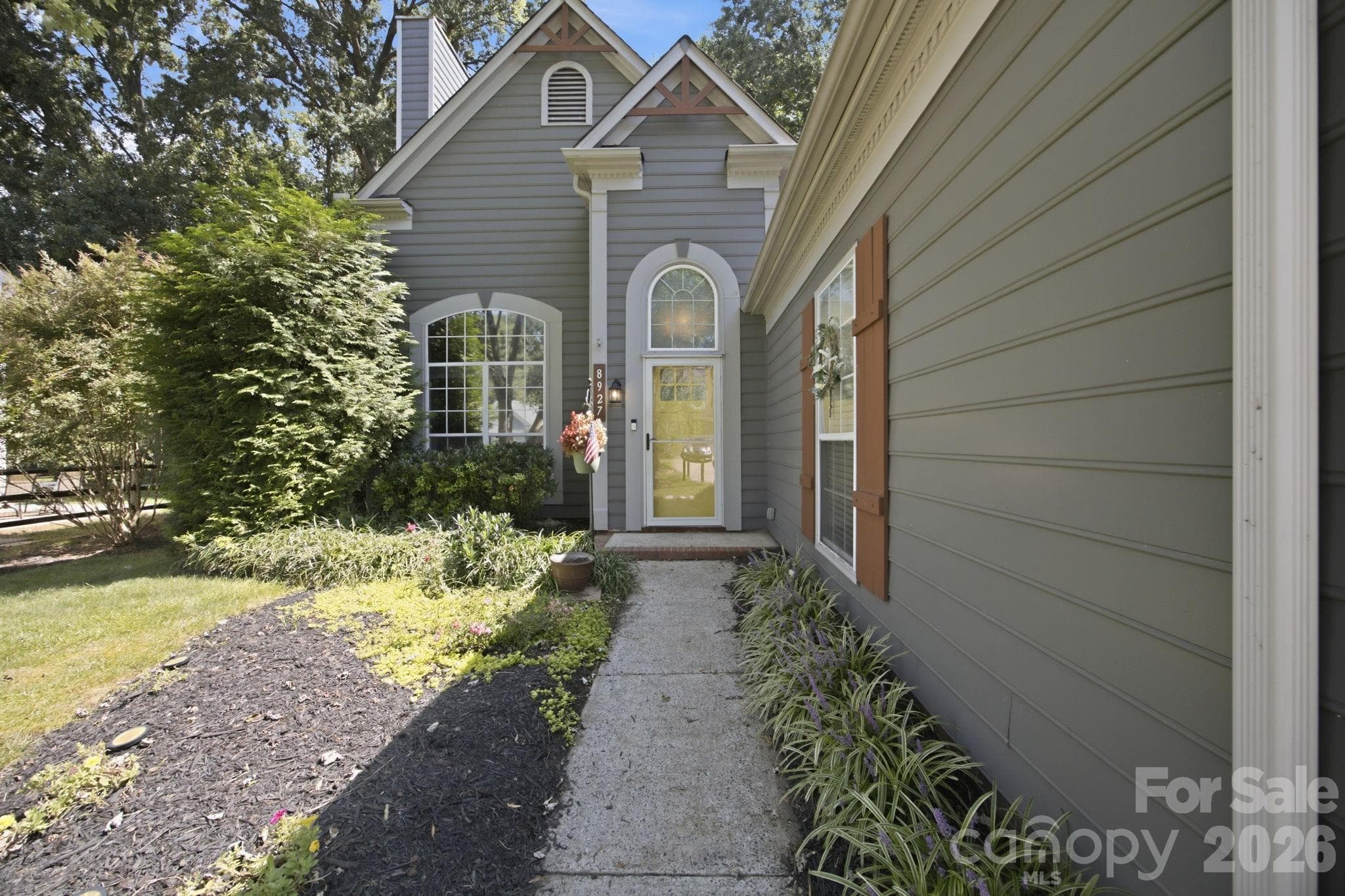 Single Family Residence at 8927 Raven Park Drive, Charlotte, photo 2 of 45