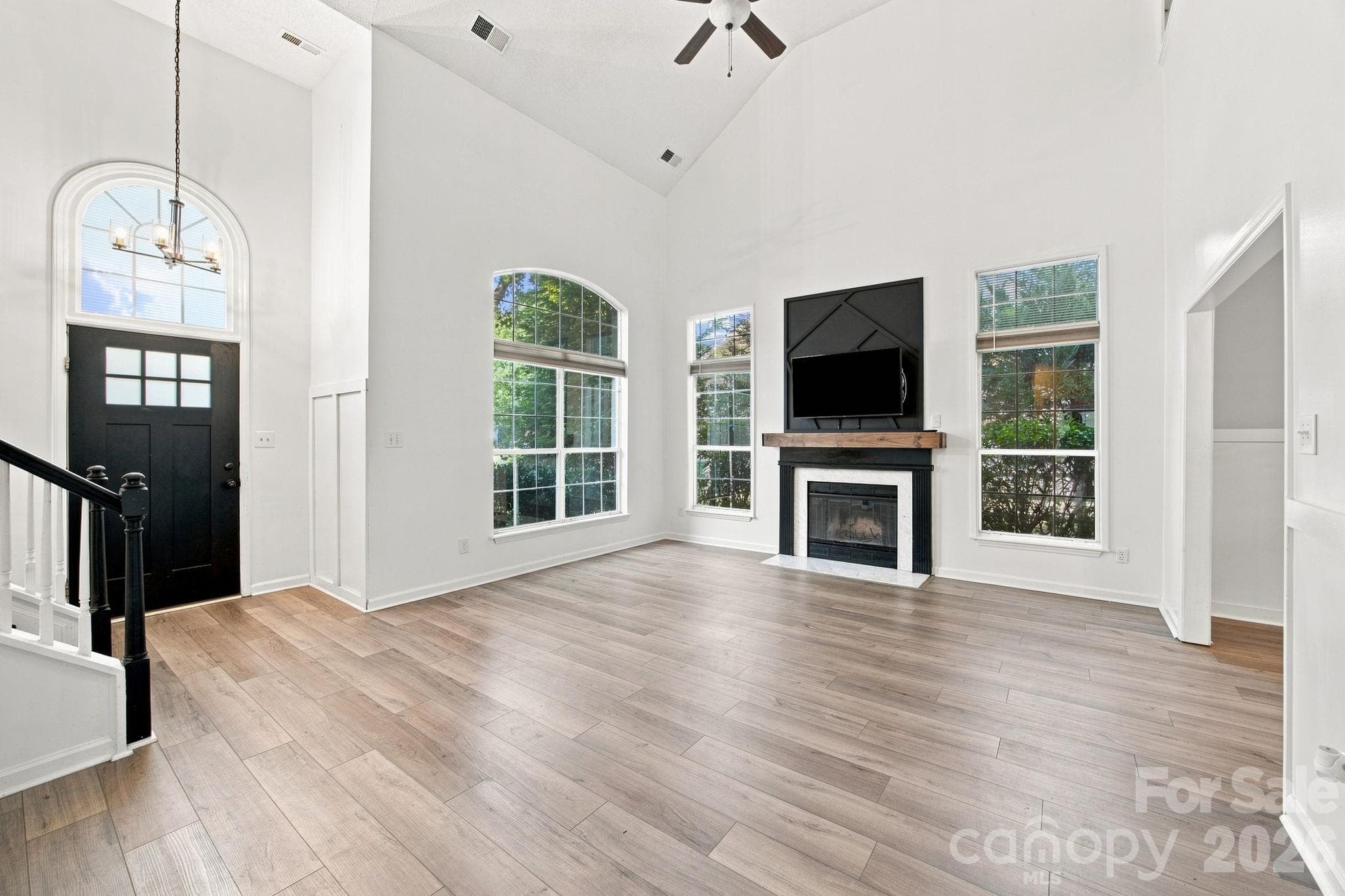 Single Family Residence at 8927 Raven Park Drive, Charlotte, photo 6 of 45