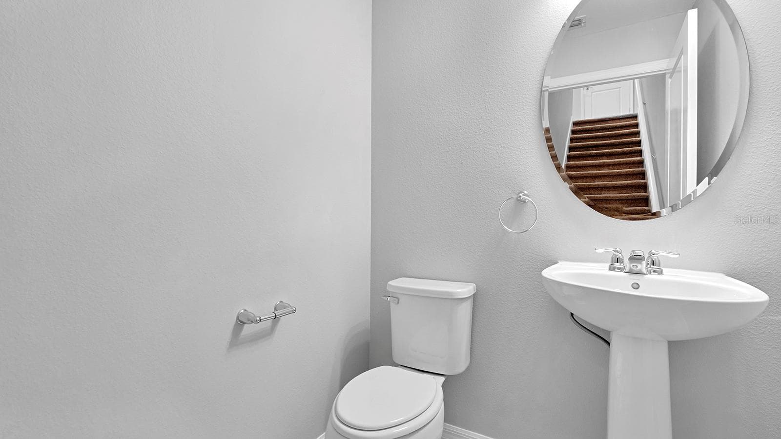half bath - 5044 WALKER ST, ST CLOUD
