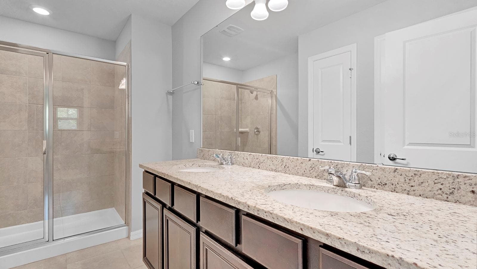 primary bathroom - 5044 WALKER ST, ST CLOUD