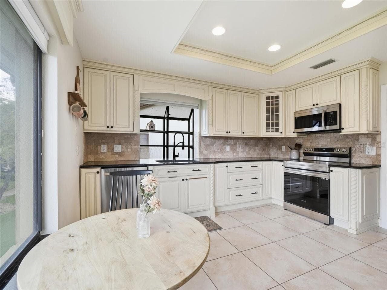 Kitchen Breakfast Nook - 1816 LAKE CYPRESS DR #1816, SAFETY HARBOR