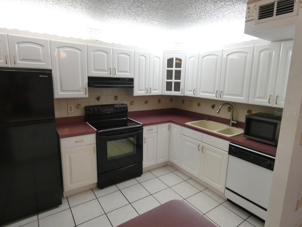 Condominium at 104 BOUGH AVE #104, CLEARWATER, photo 5 of 35