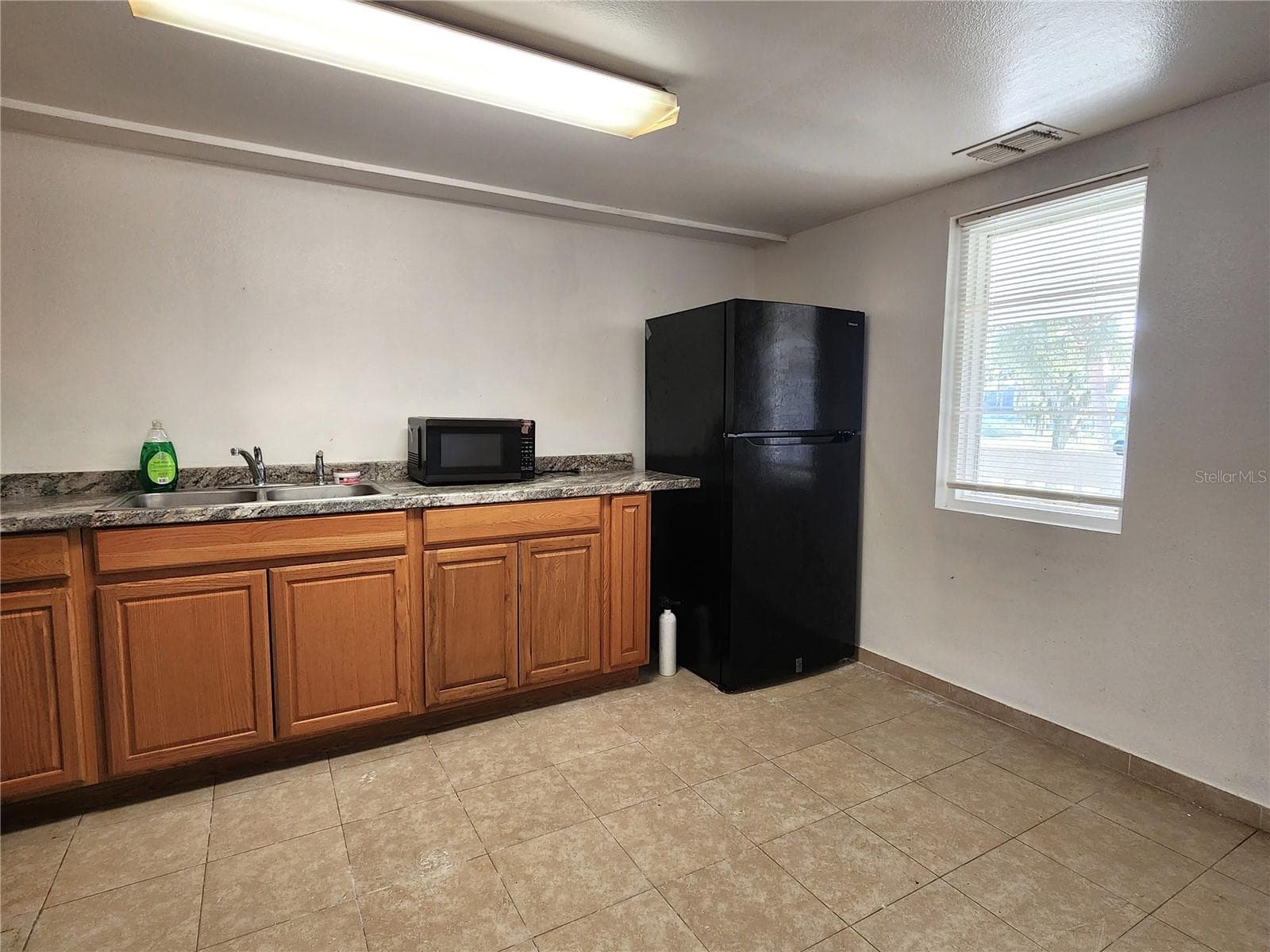 Eat-in Kitchen - 8215 FAIRWAYS CIR #G202, OCALA