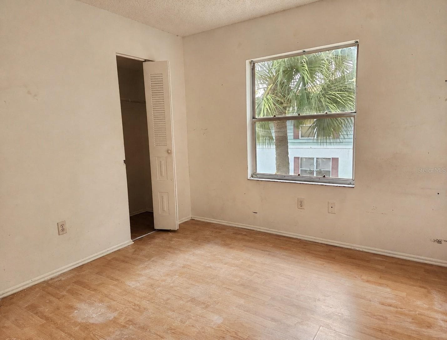Guest Bedroom Closet - 8215 FAIRWAYS CIR #G202, OCALA