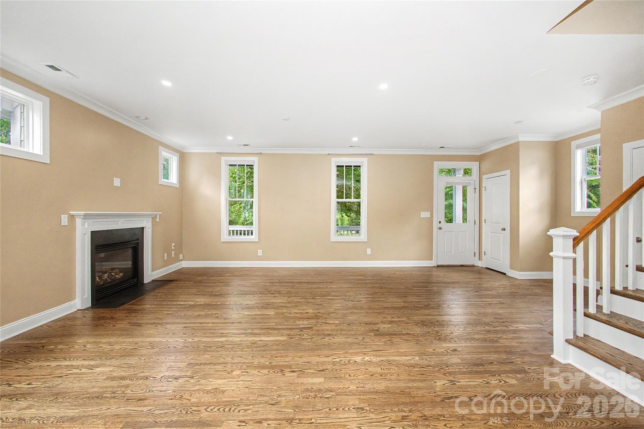 Single Family Residence at 10020 Vanguard Parkway, Huntersville, photo 2 of 31