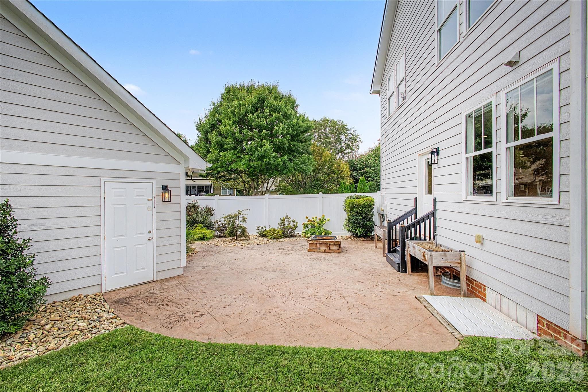 Single Family Residence at 10020 Vanguard Parkway, Huntersville, photo 21 of 31