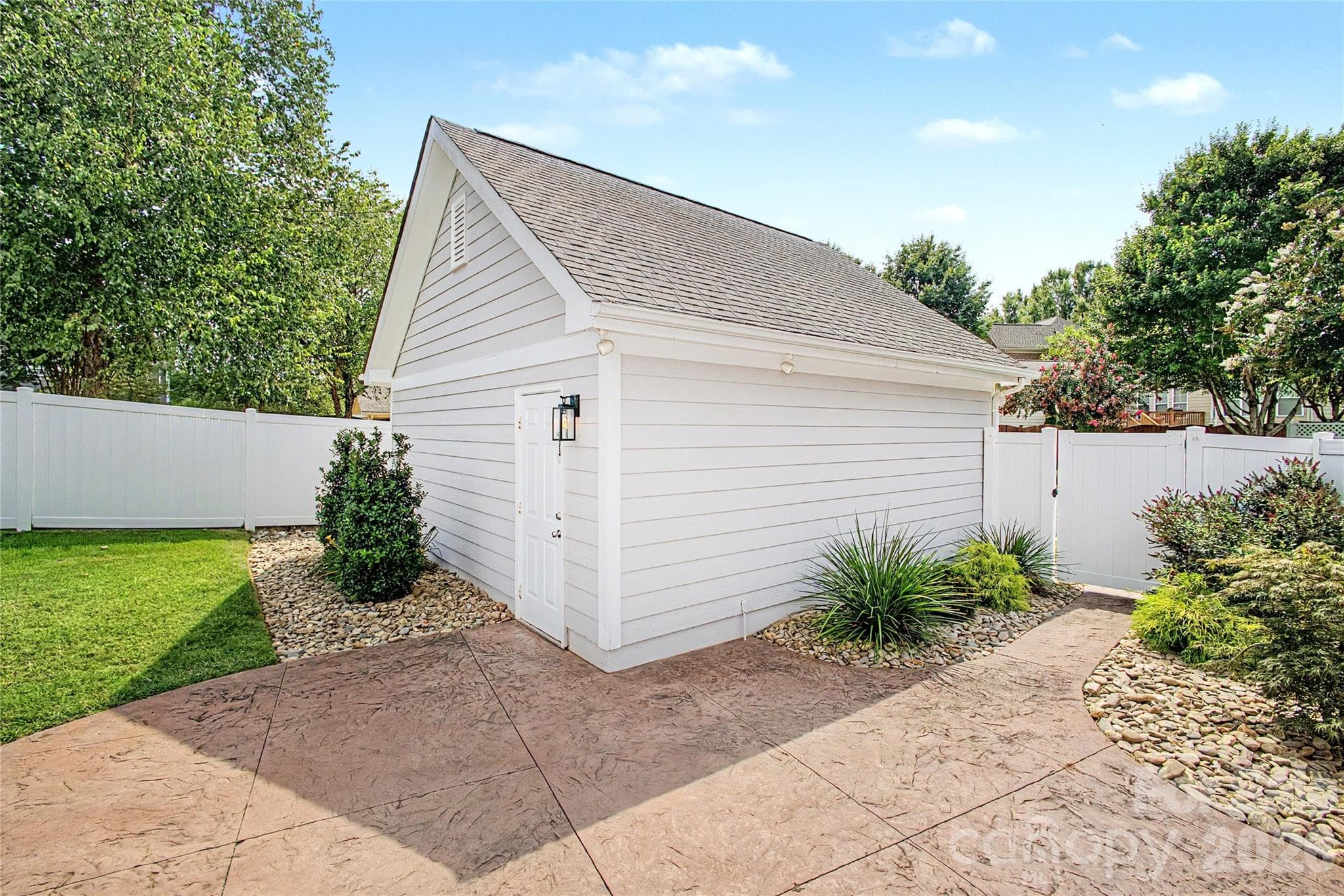 Single Family Residence at 10020 Vanguard Parkway, Huntersville, photo 23 of 31
