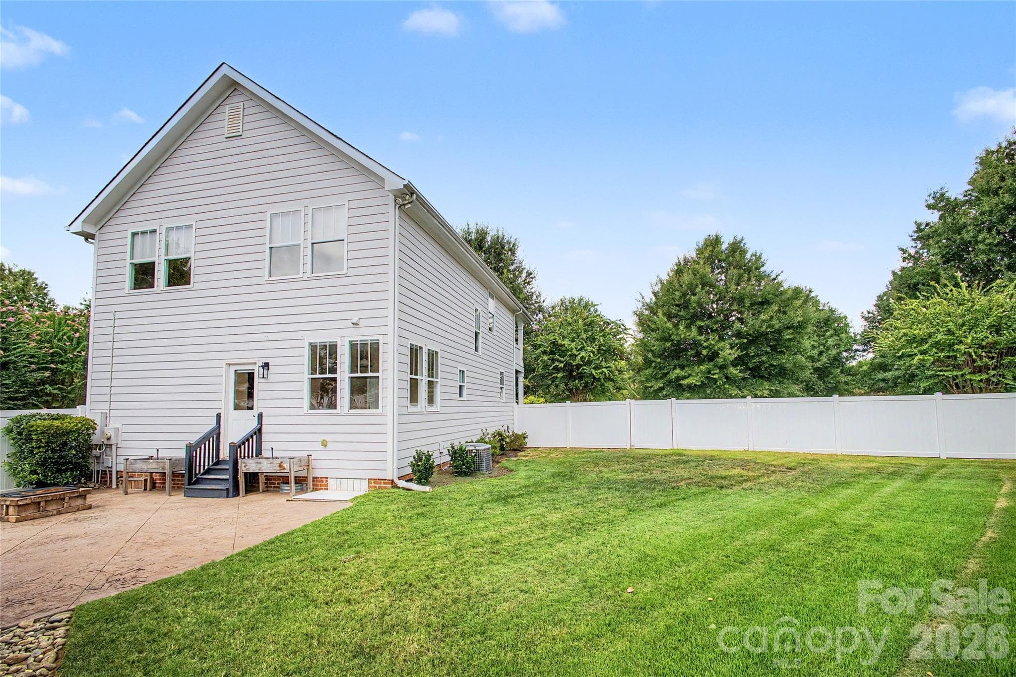 Single Family Residence at 10020 Vanguard Parkway, Huntersville, photo 24 of 31