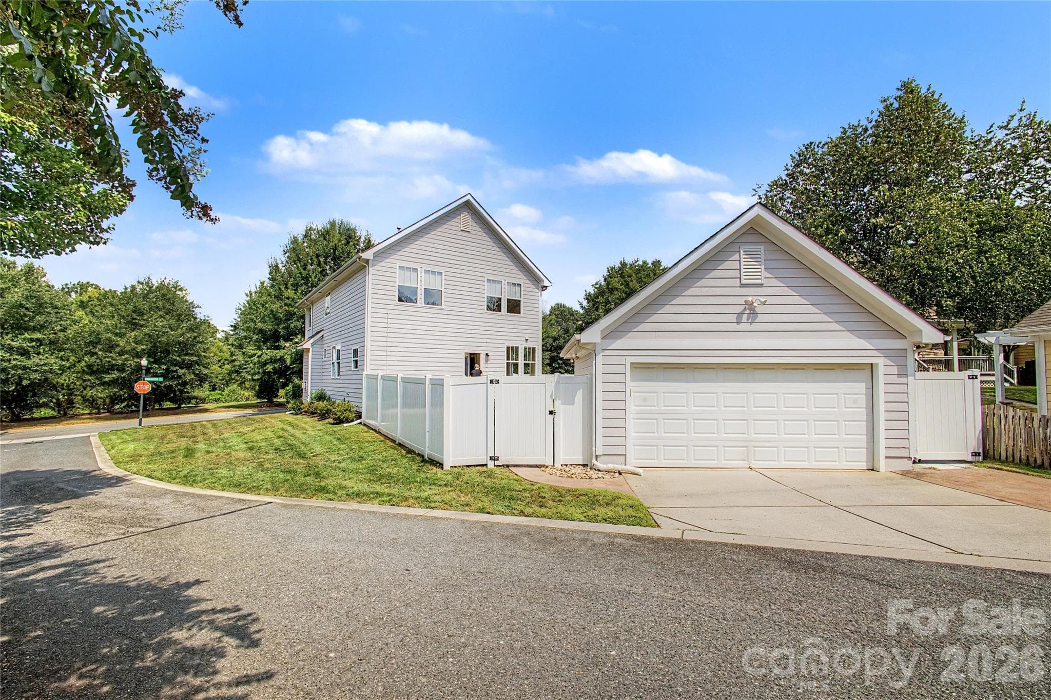 Single Family Residence at 10020 Vanguard Parkway, Huntersville, photo 26 of 31