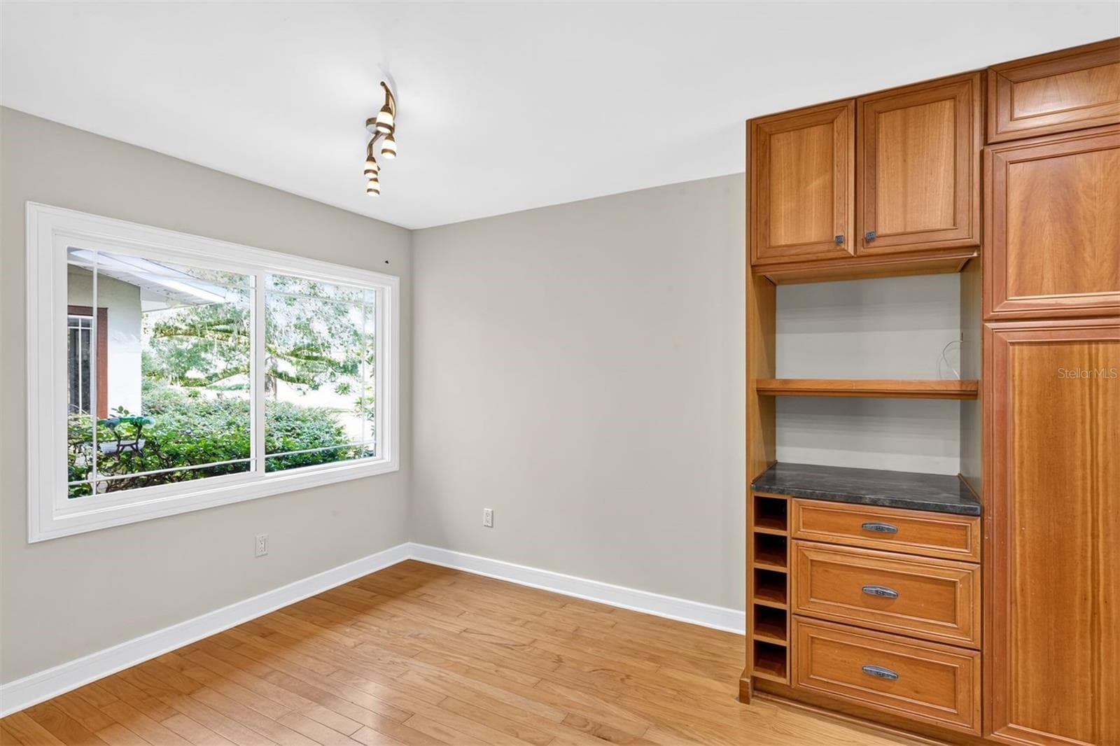 Breakfast nook w/Huge Window - 11101 NW 12TH PL, GAINESVILLE