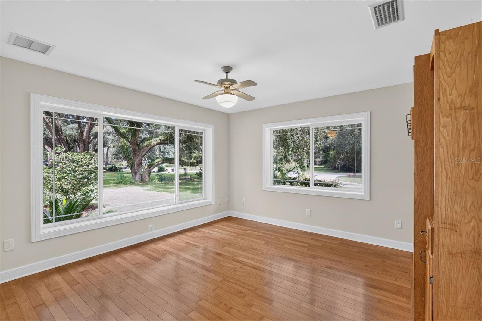 NW Bedroom w/gorgeous views - 11101 NW 12TH PL, GAINESVILLE