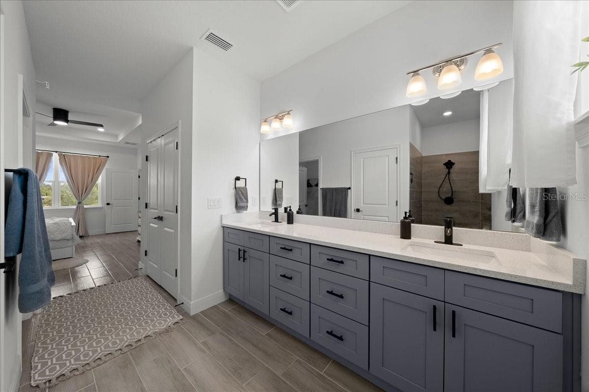 Ensuite - 16373 SW 48TH CIR, OCALA