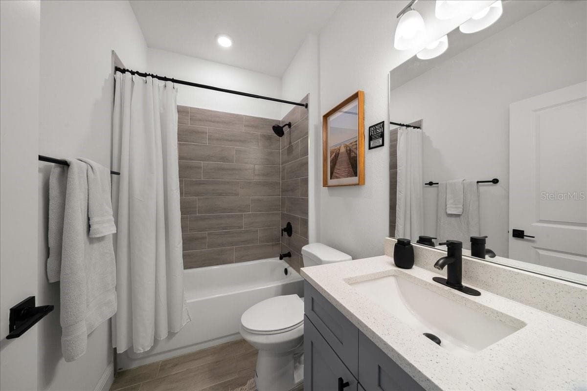 Guest Bathroom - 16373 SW 48TH CIR, OCALA