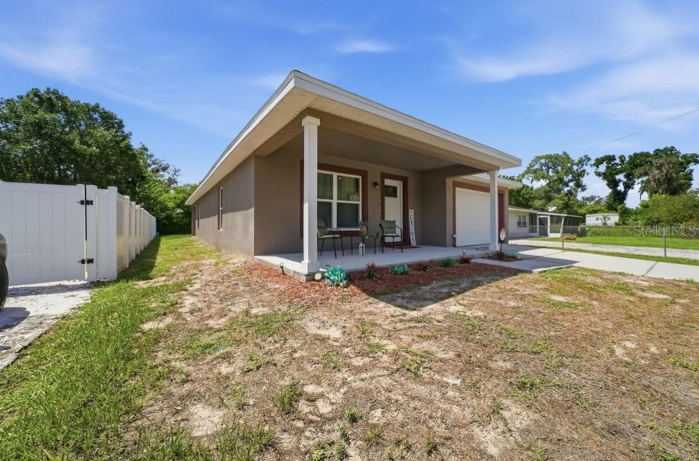 Single Family Residence at 313 GRIFFIN AVE, LAKELAND, photo 4 of 21
