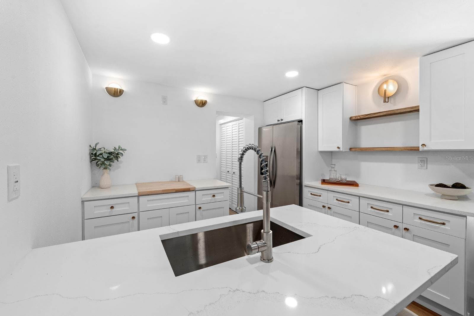 Guest House Kitchen - 1230 E HENRY AVE, TAMPA