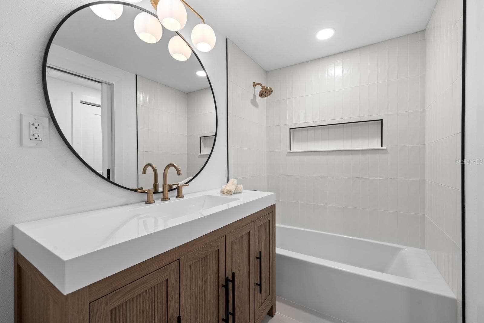 Guest House Bathroom - 1230 E HENRY AVE, TAMPA