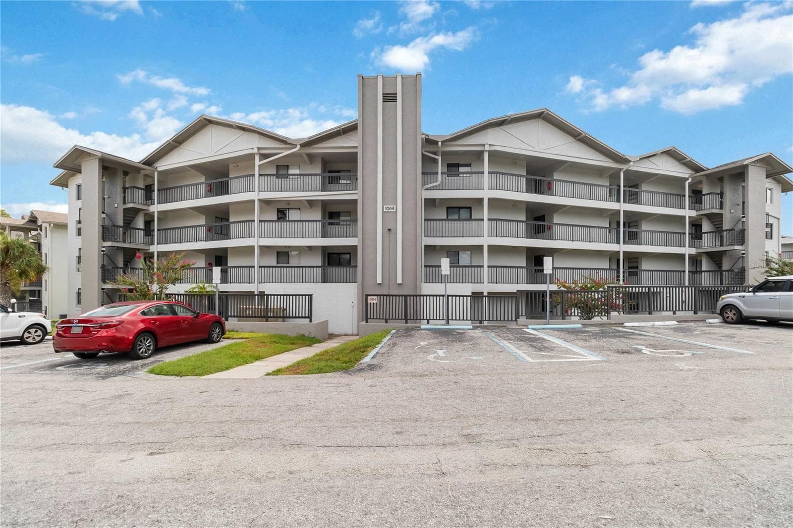 1064 LOTUS PKWY #941