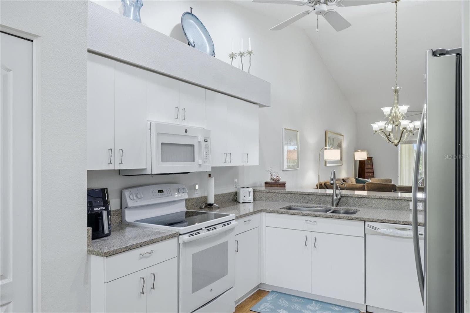 Updated Kitchen - 5221 MAHOGANY RUN AVE #224, SARASOTA
