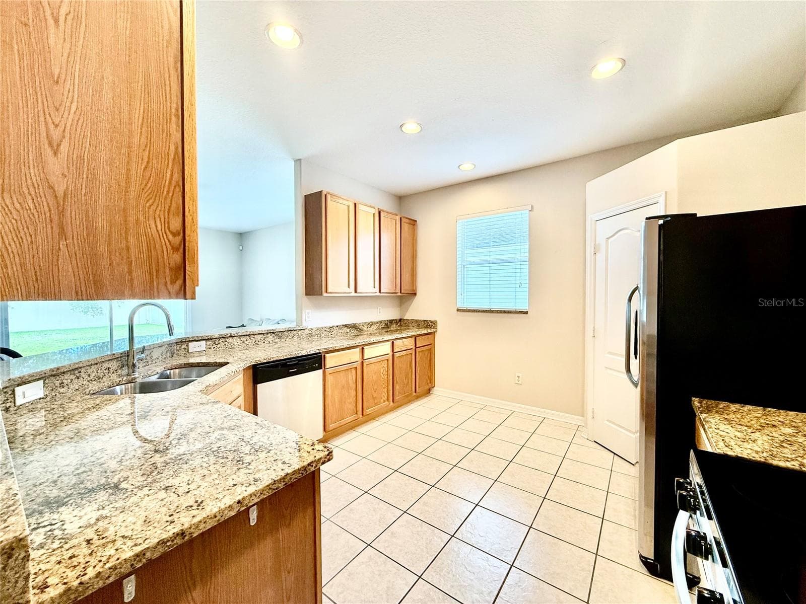 Kitchen view 1 - 4004 LANGDRUM DR, WESLEY CHAPEL