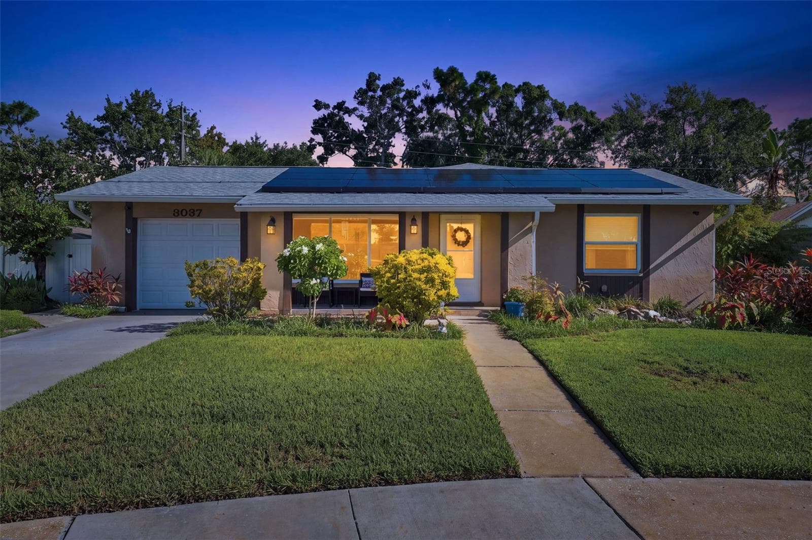 Single Family Residence at 8037 POWDER HORN CIR, LARGO, photo 2 of 42