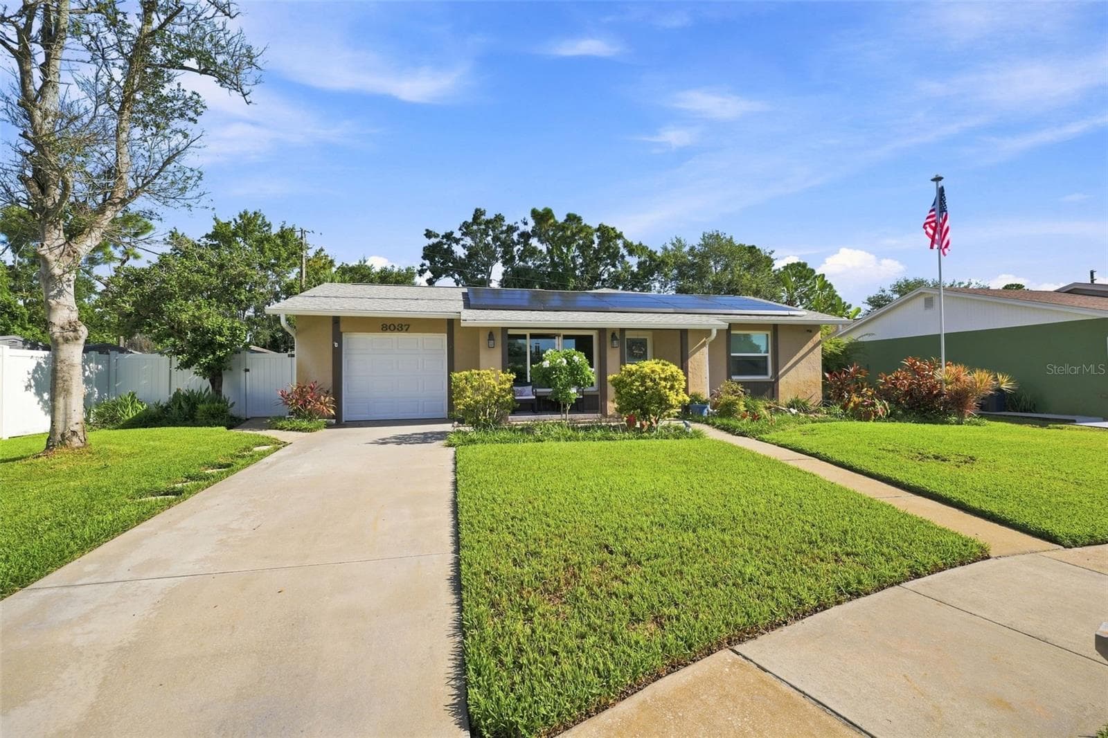 Single Family Residence at 8037 POWDER HORN CIR, LARGO, photo 3 of 42