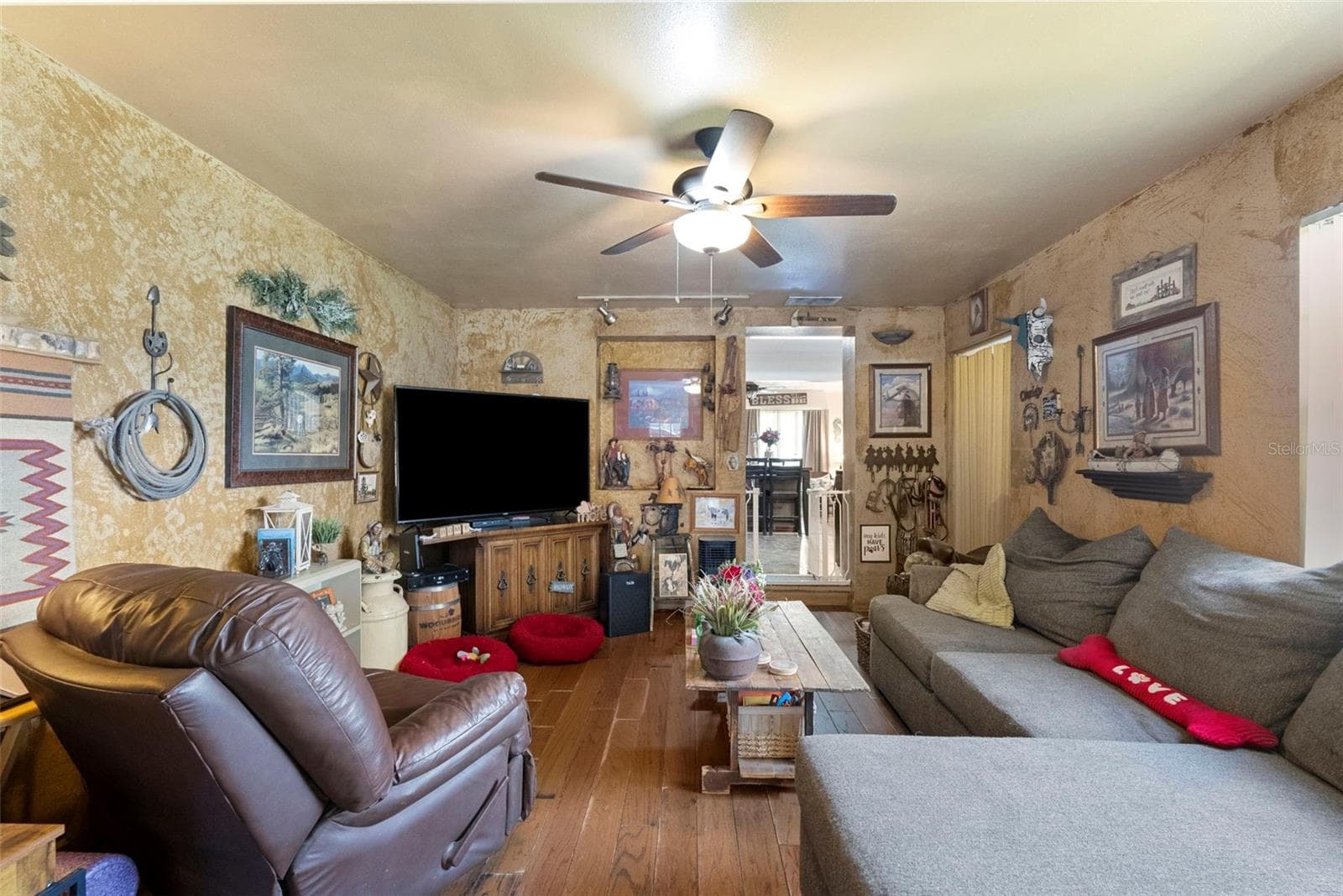 Single Family Residence at 8709 EL PORTAL DR, TAMPA, photo 25 of 41