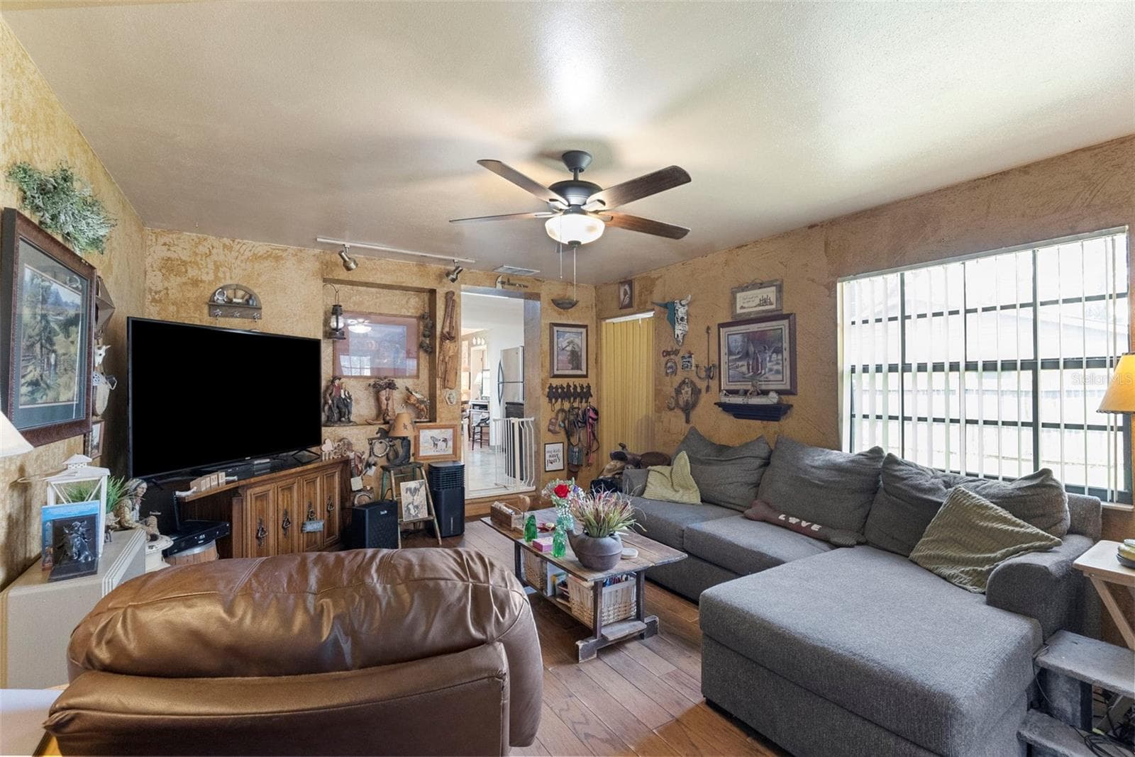 Single Family Residence at 8709 EL PORTAL DR, TAMPA, photo 29 of 41