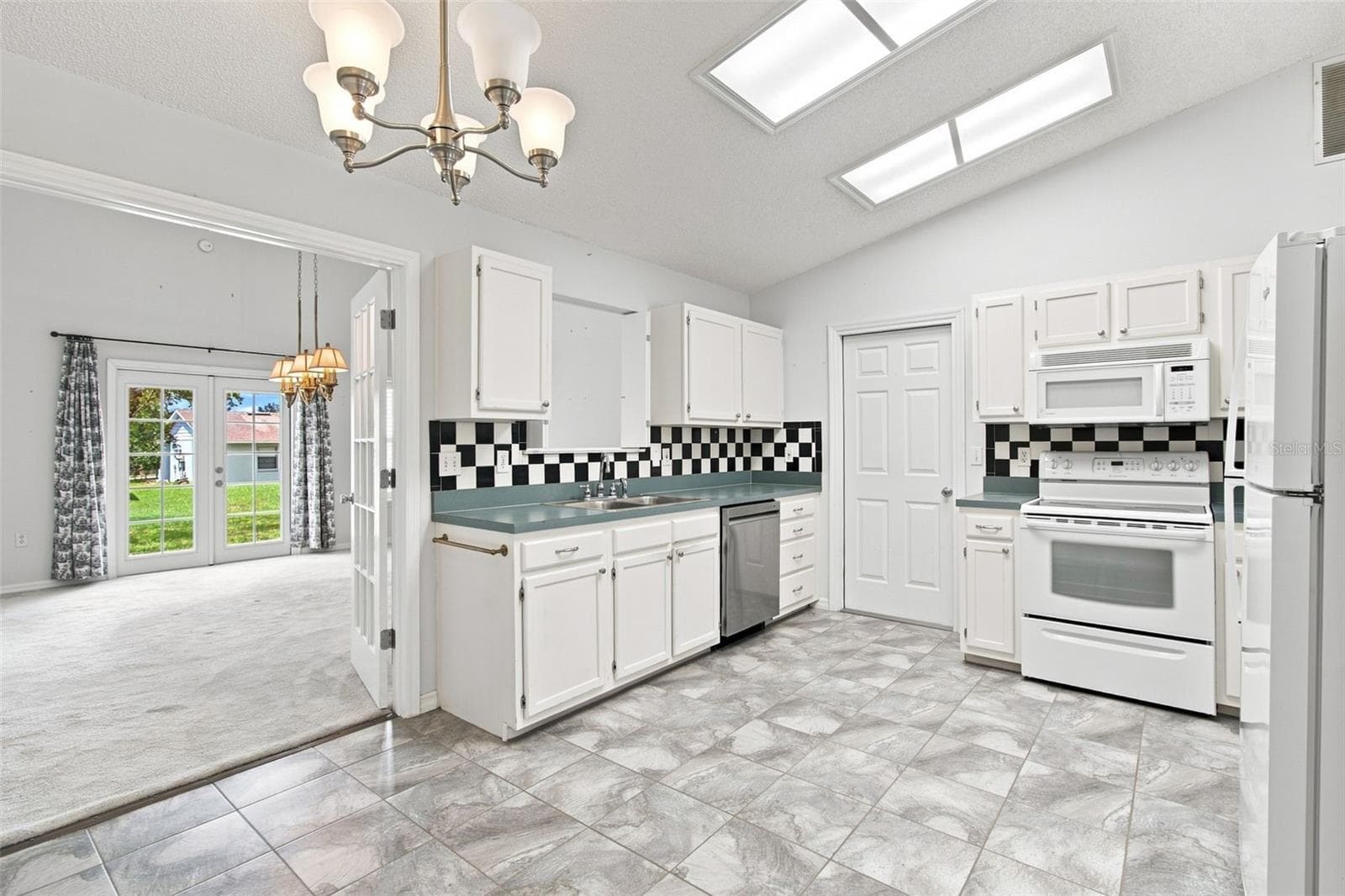 Single Family Residence at 863 WISTERIA PL, TAVARES, photo 5 of 37