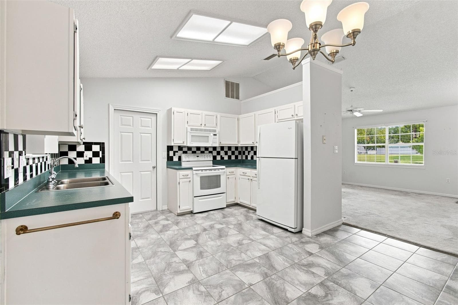Single Family Residence at 863 WISTERIA PL, TAVARES, photo 6 of 37