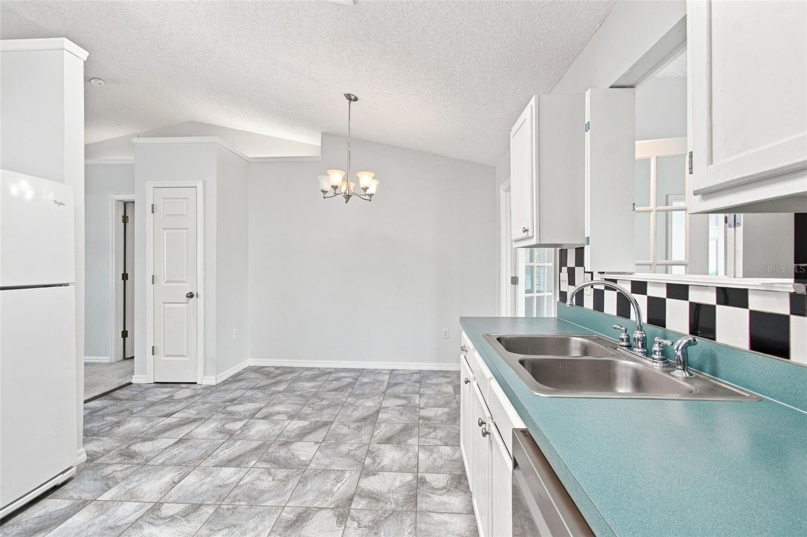 Single Family Residence at 863 WISTERIA PL, TAVARES, photo 7 of 37