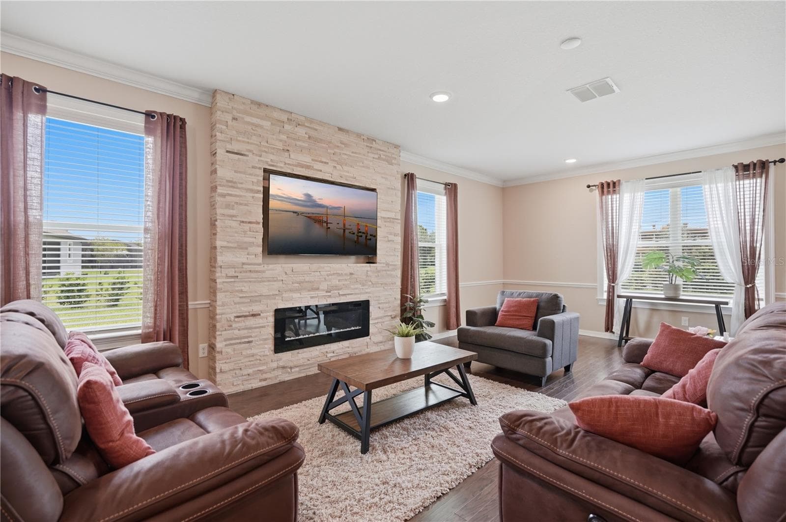 Single Family Residence at 9307 PARISIAN CT, SEFFNER, photo 7 of 40
