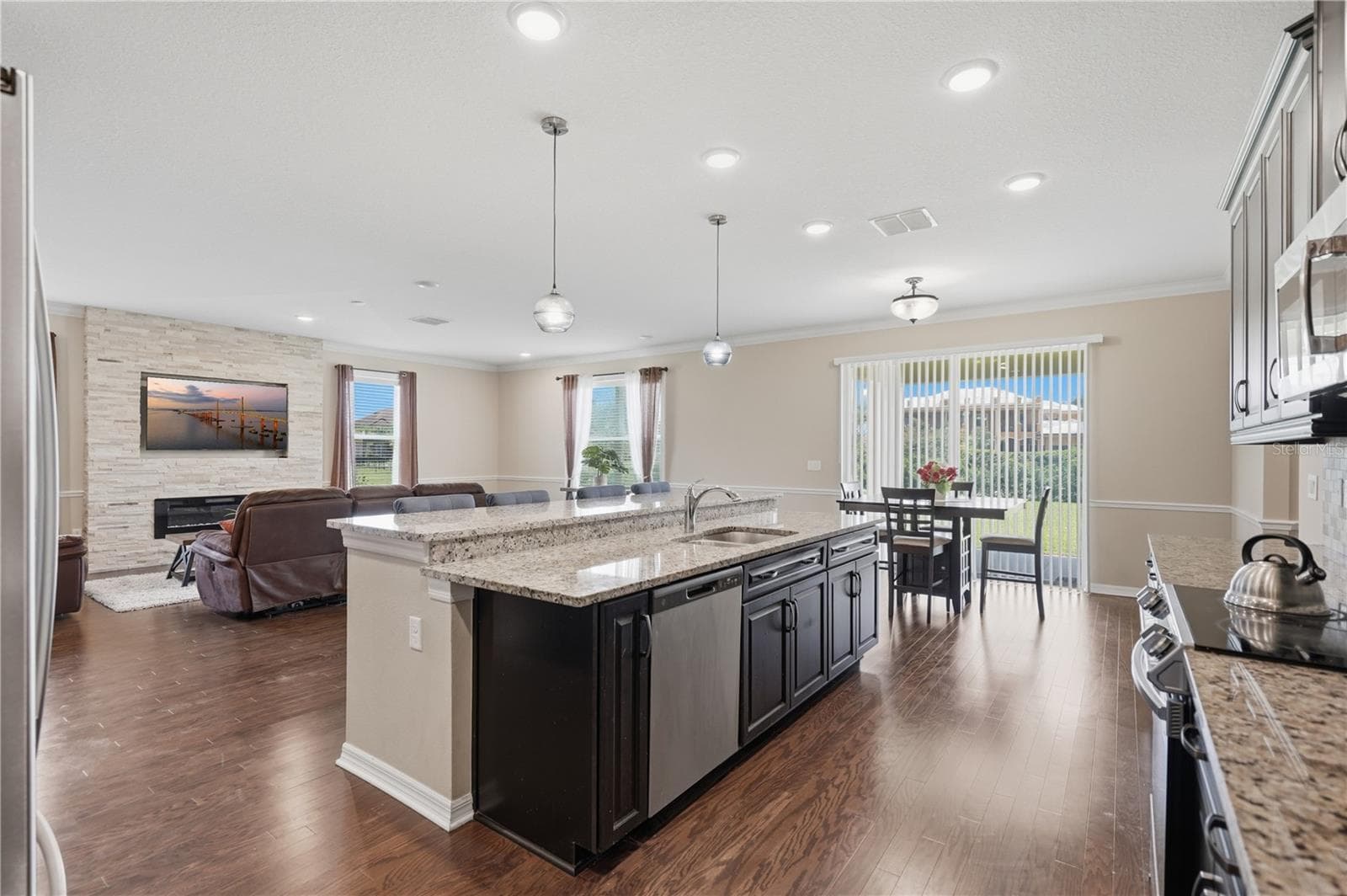 Single Family Residence at 9307 PARISIAN CT, SEFFNER, photo 10 of 40