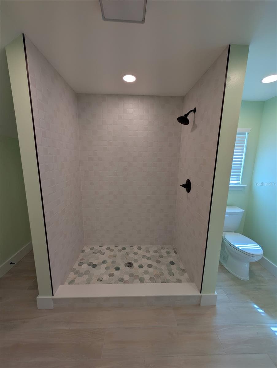 Main House...3rd floor bathroom - 414 JESSAMINE BLVD, DAYTONA BEACH