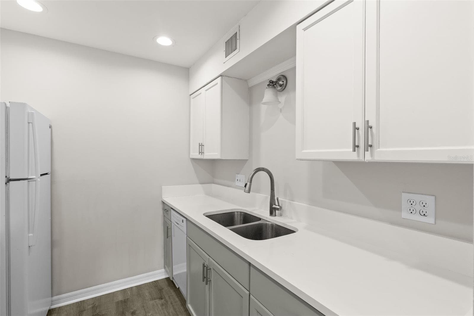Condominium at 350 79TH AVE N #134, ST PETERSBURG, photo 6 of 25