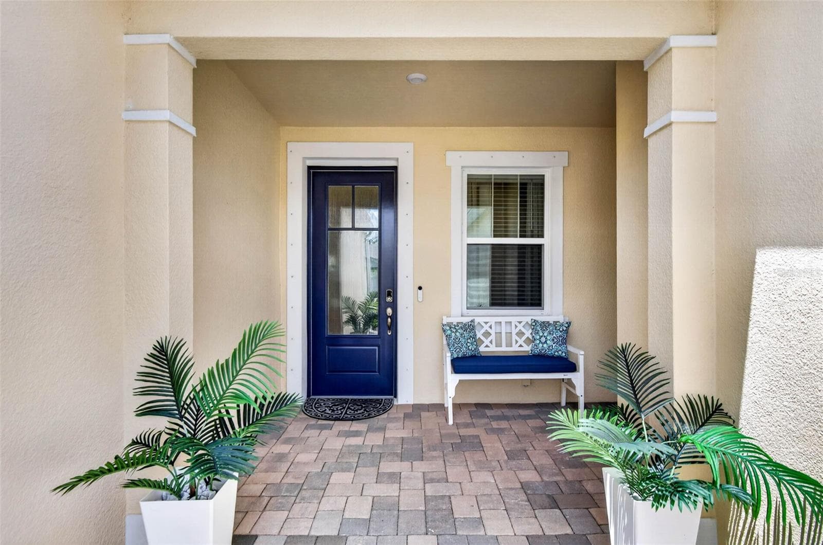 Welcoming porch and stylish glass front door - 864 SNAIL KITE PL, SUN CITY CENTER