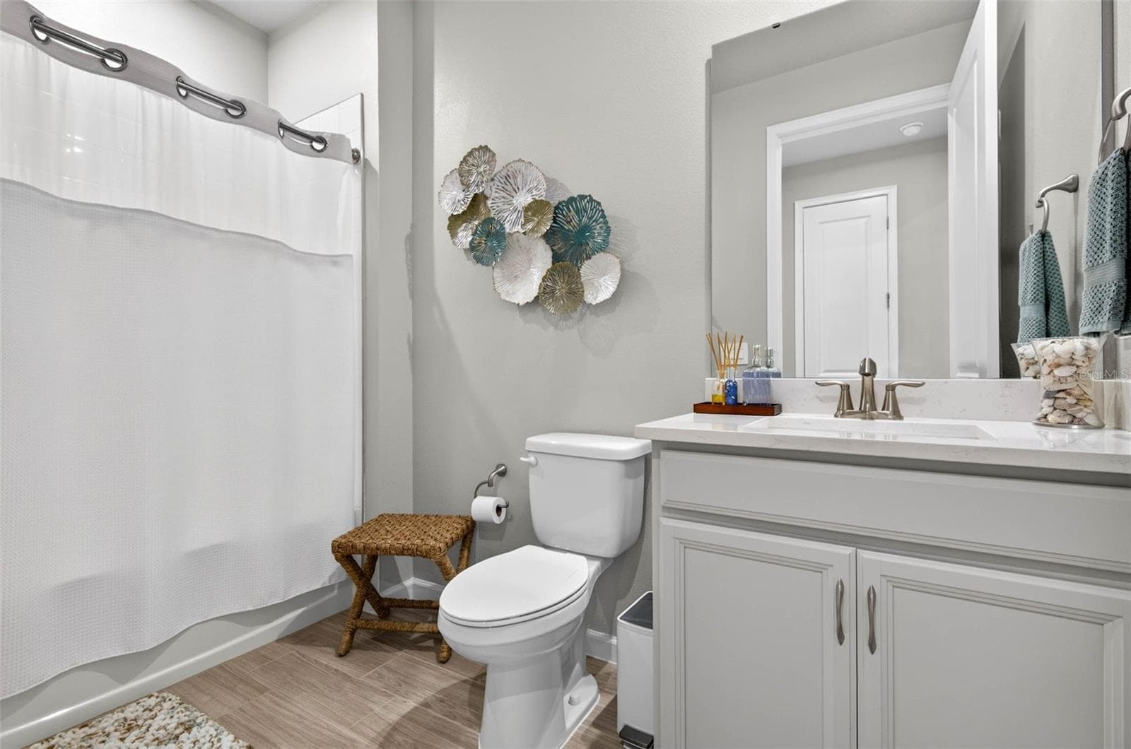 spacious second bath - 864 SNAIL KITE PL, SUN CITY CENTER