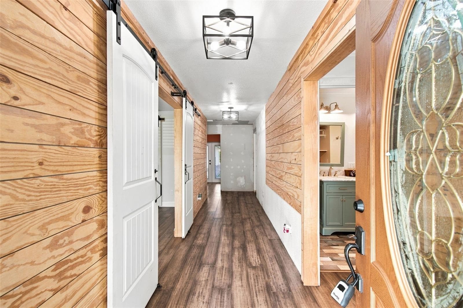 main hallway entrance - 2219 NEW JERSEY RD, LAKELAND