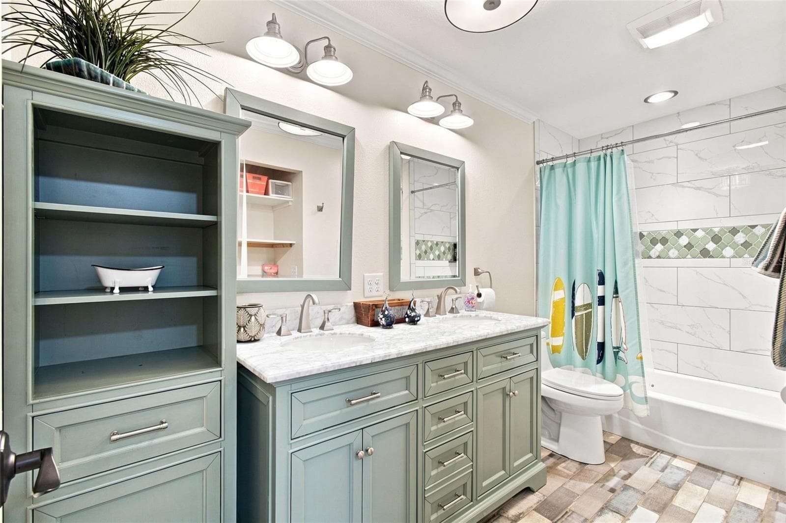 bathroom 1 - 2219 NEW JERSEY RD, LAKELAND