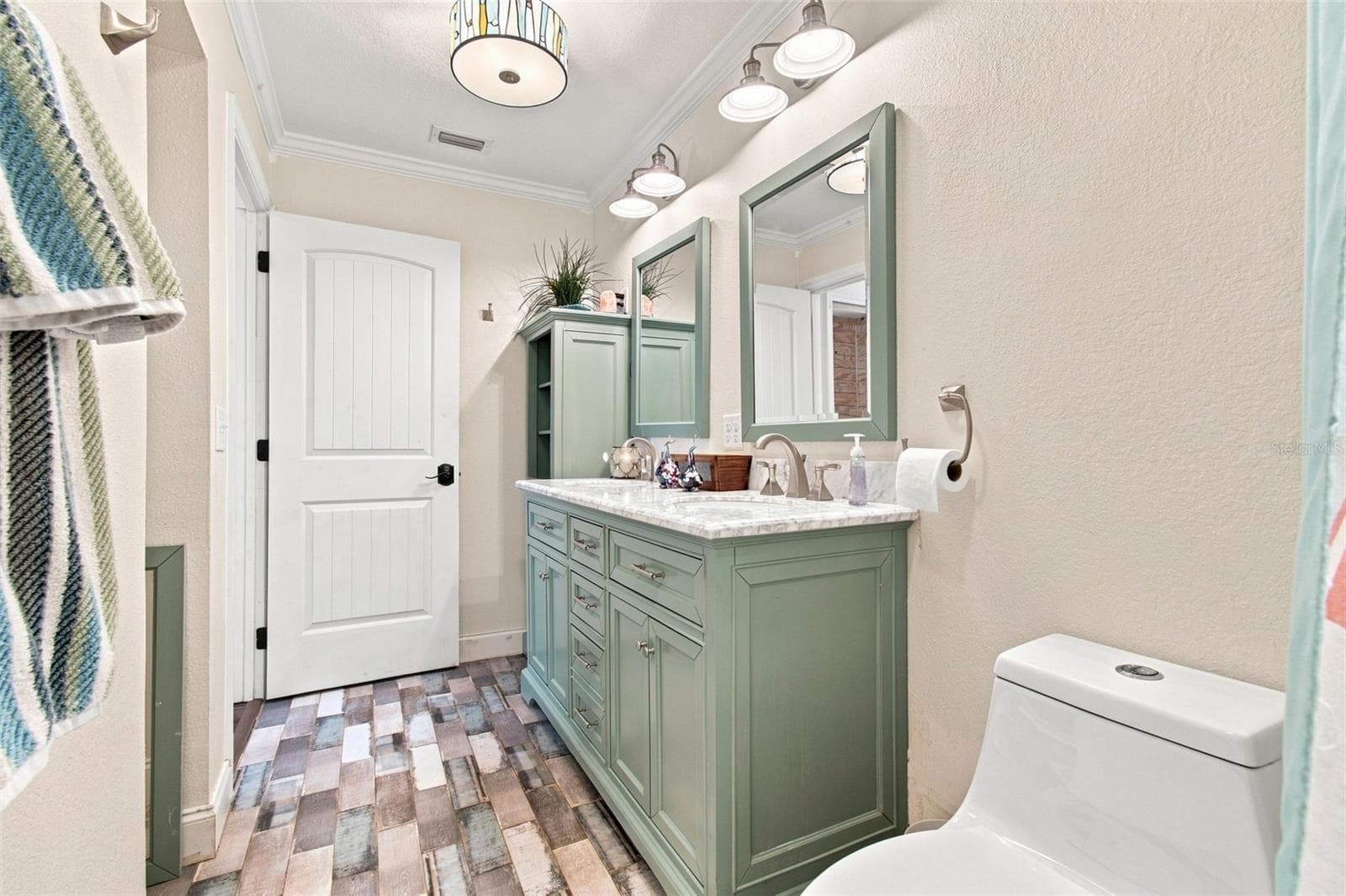 bathroom 1 - 2219 NEW JERSEY RD, LAKELAND