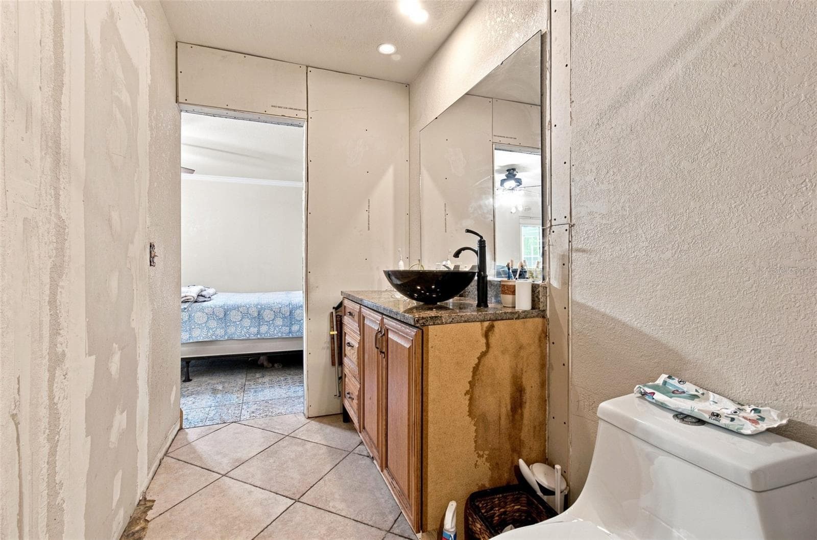 Master bath - 2219 NEW JERSEY RD, LAKELAND