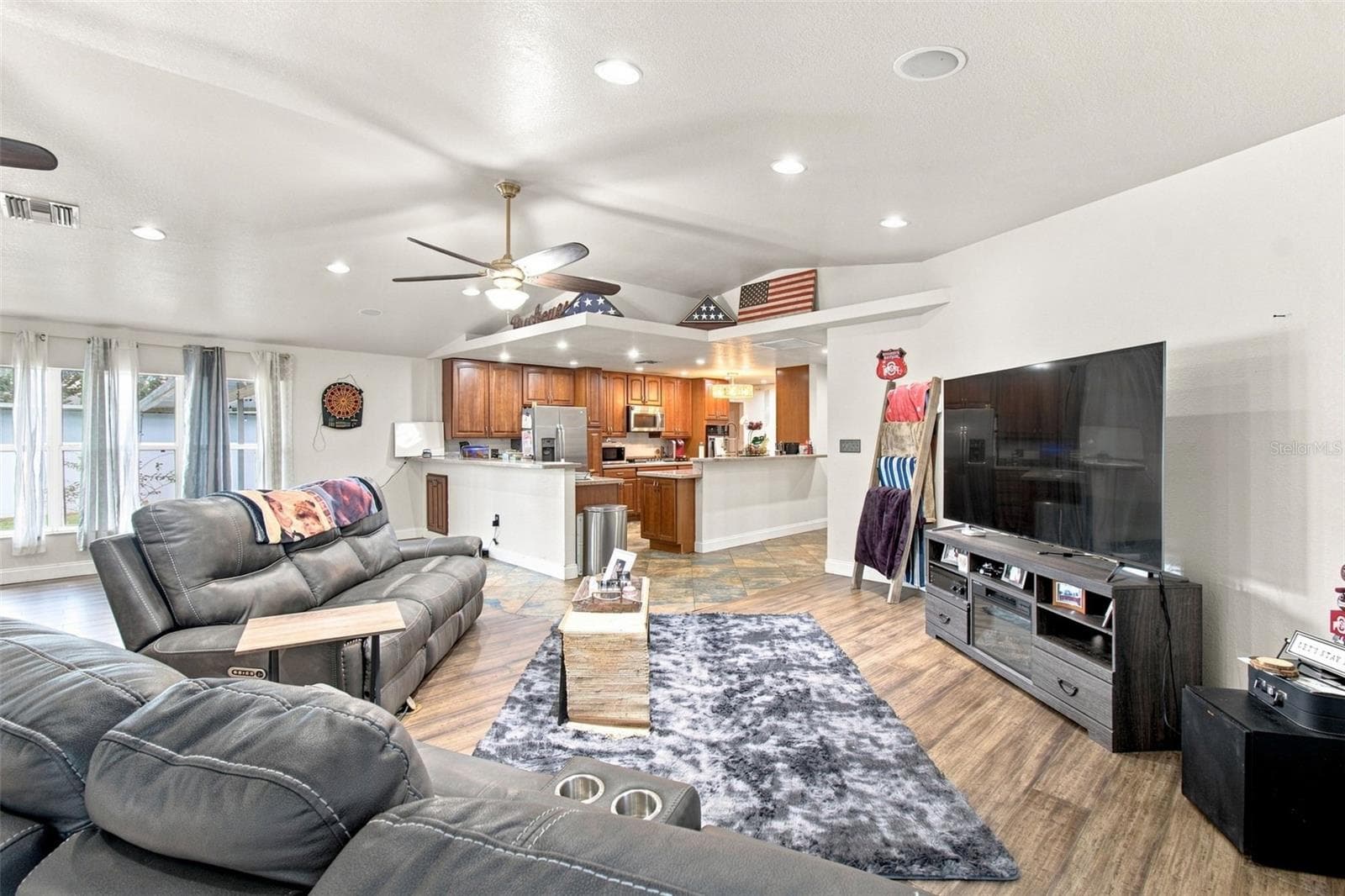 living room - 2219 NEW JERSEY RD, LAKELAND