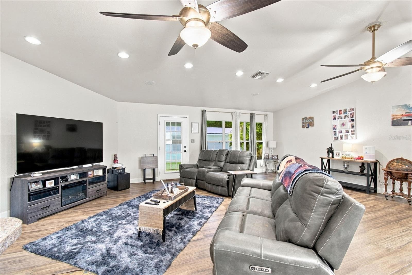 living room - 2219 NEW JERSEY RD, LAKELAND