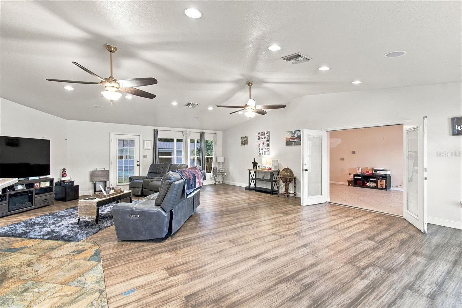 Living room /entrance to MIL suite - 2219 NEW JERSEY RD, LAKELAND