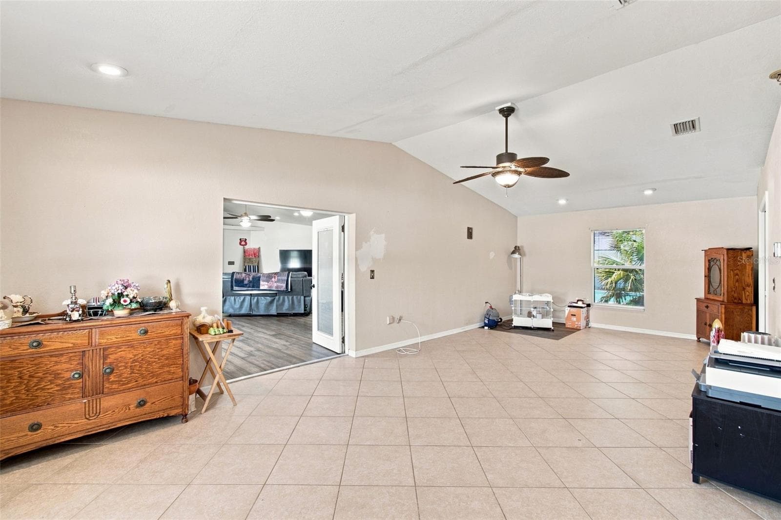 MIL living room - 2219 NEW JERSEY RD, LAKELAND
