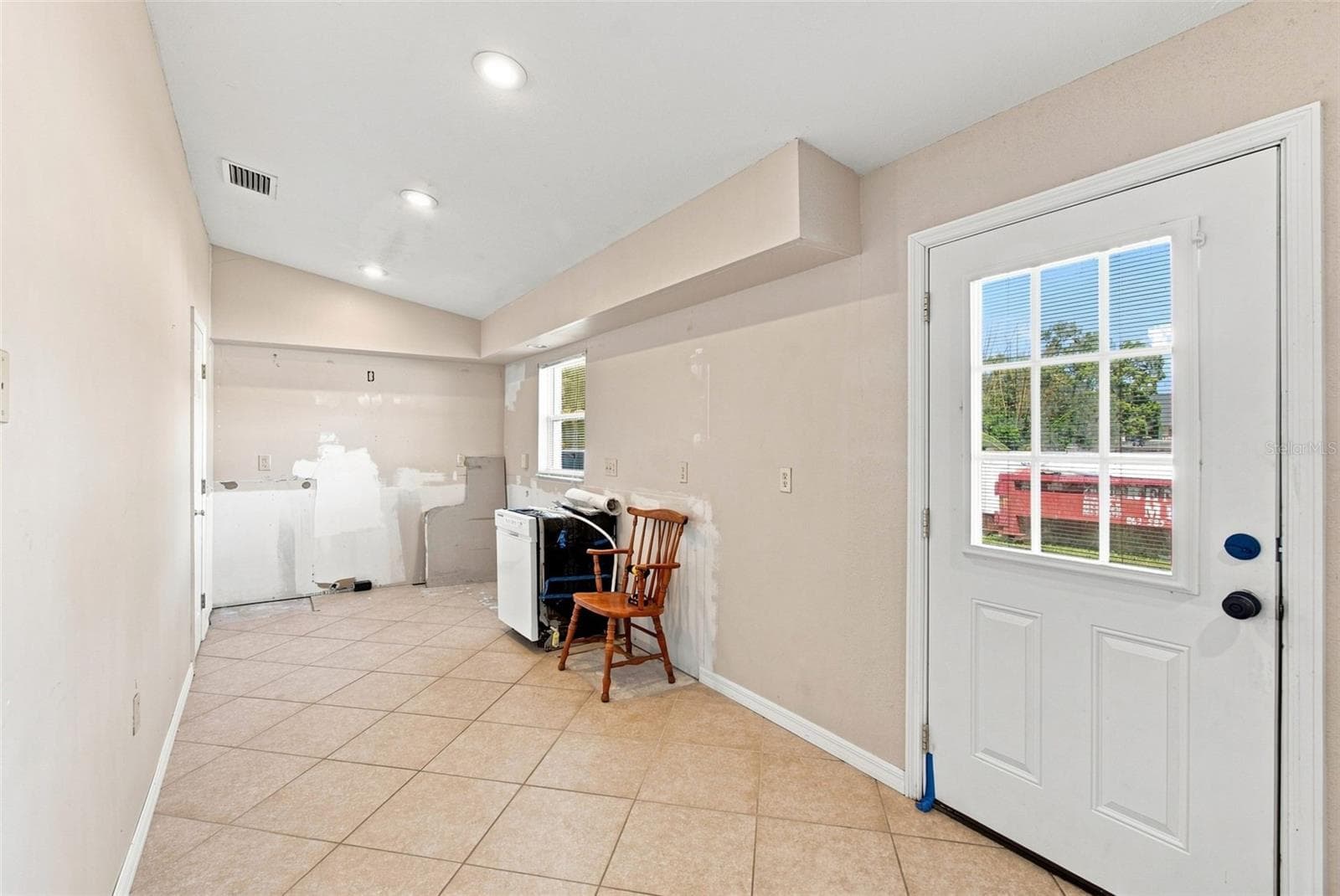 MIL area for kitchen - 2219 NEW JERSEY RD, LAKELAND