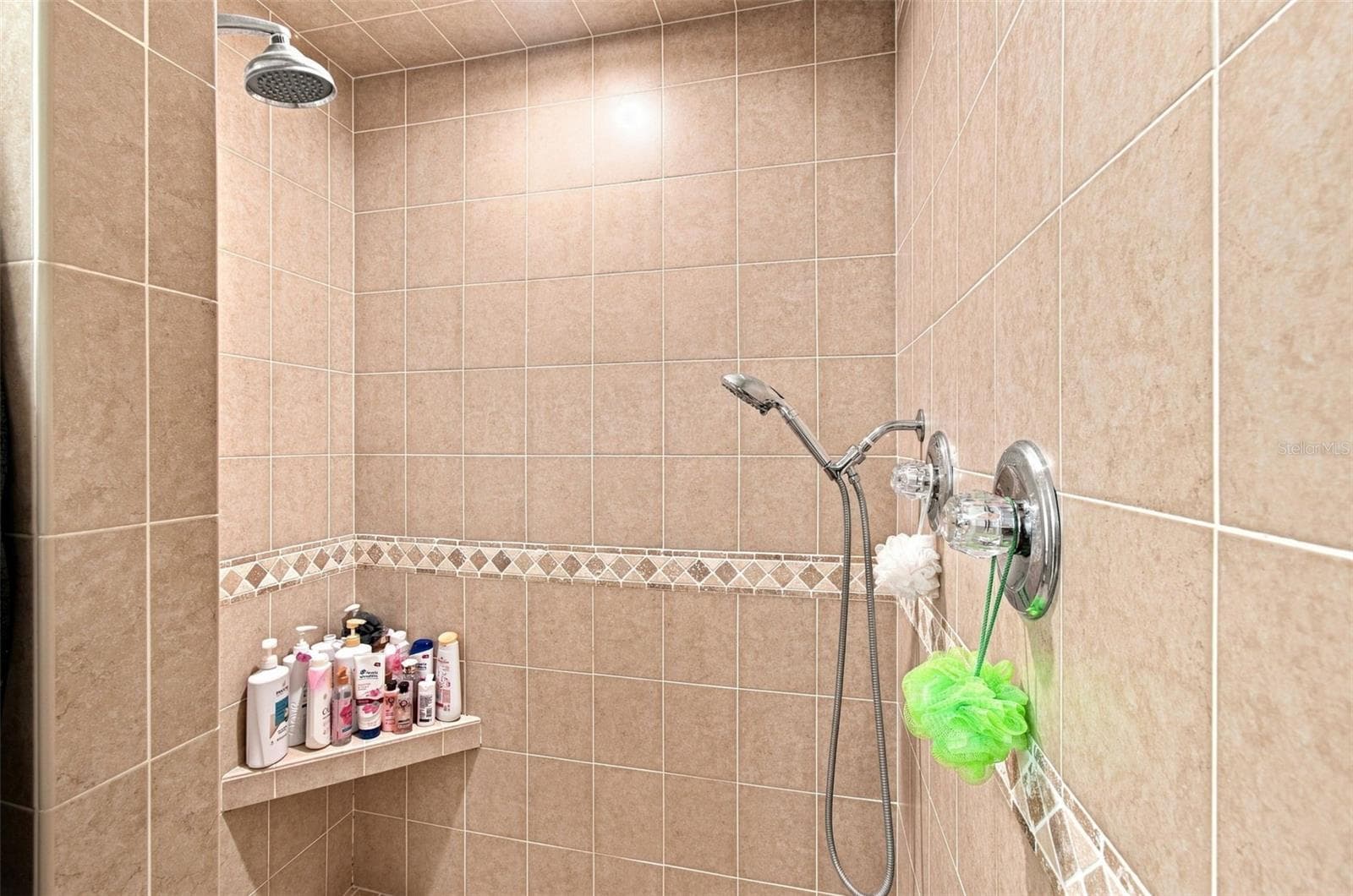 MIL Shower - 2219 NEW JERSEY RD, LAKELAND