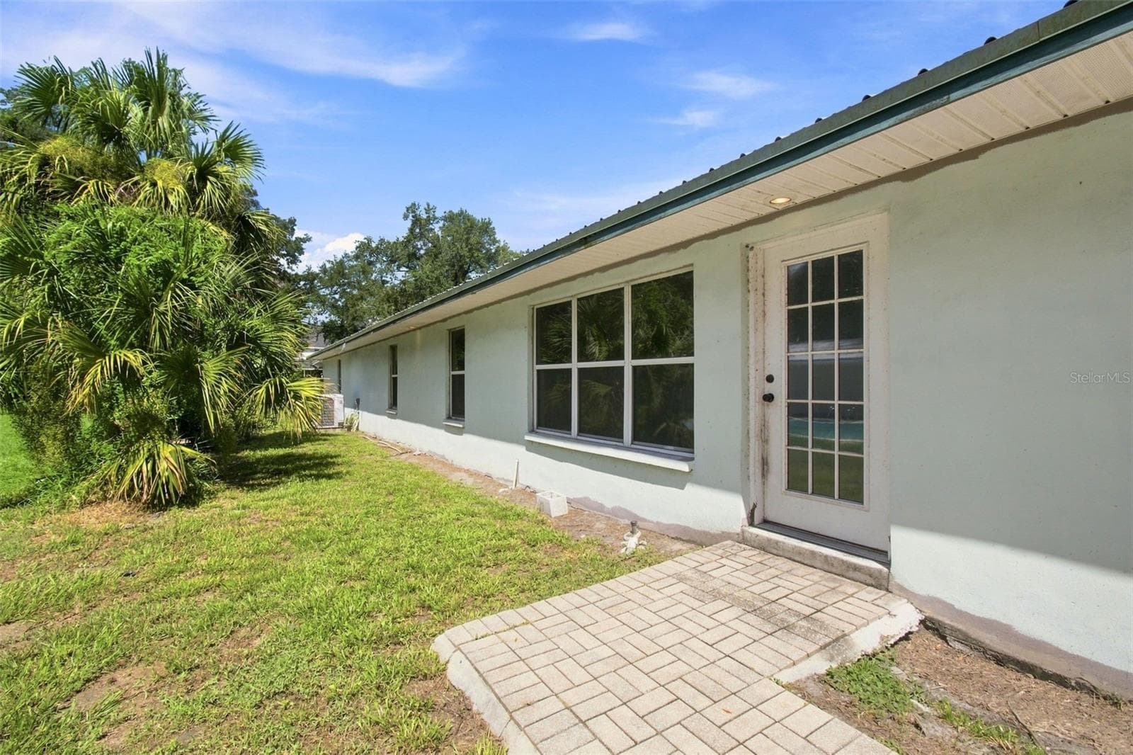 Side door on left of living room - 2219 NEW JERSEY RD, LAKELAND