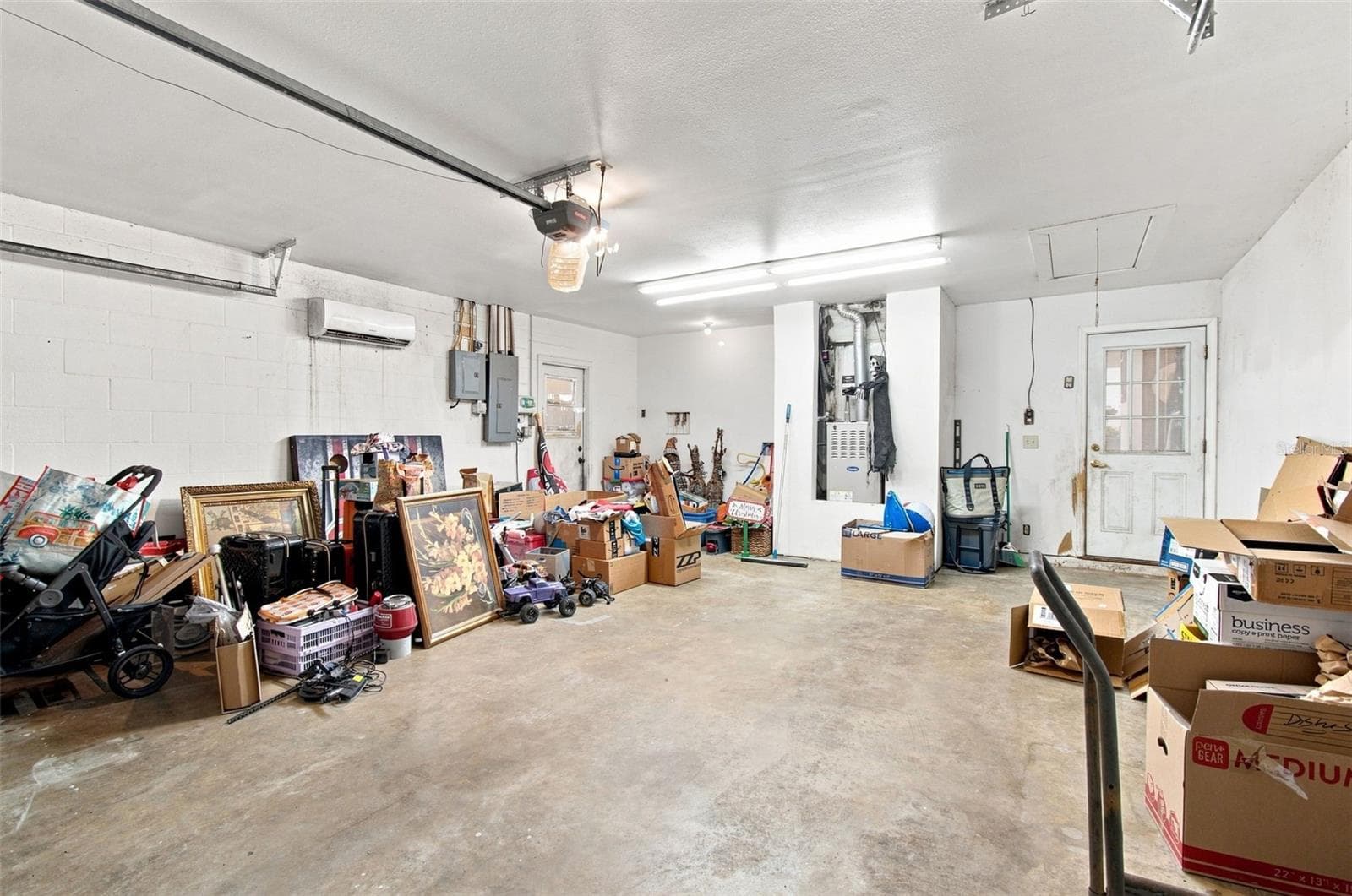 Front 2 car garage - 2219 NEW JERSEY RD, LAKELAND