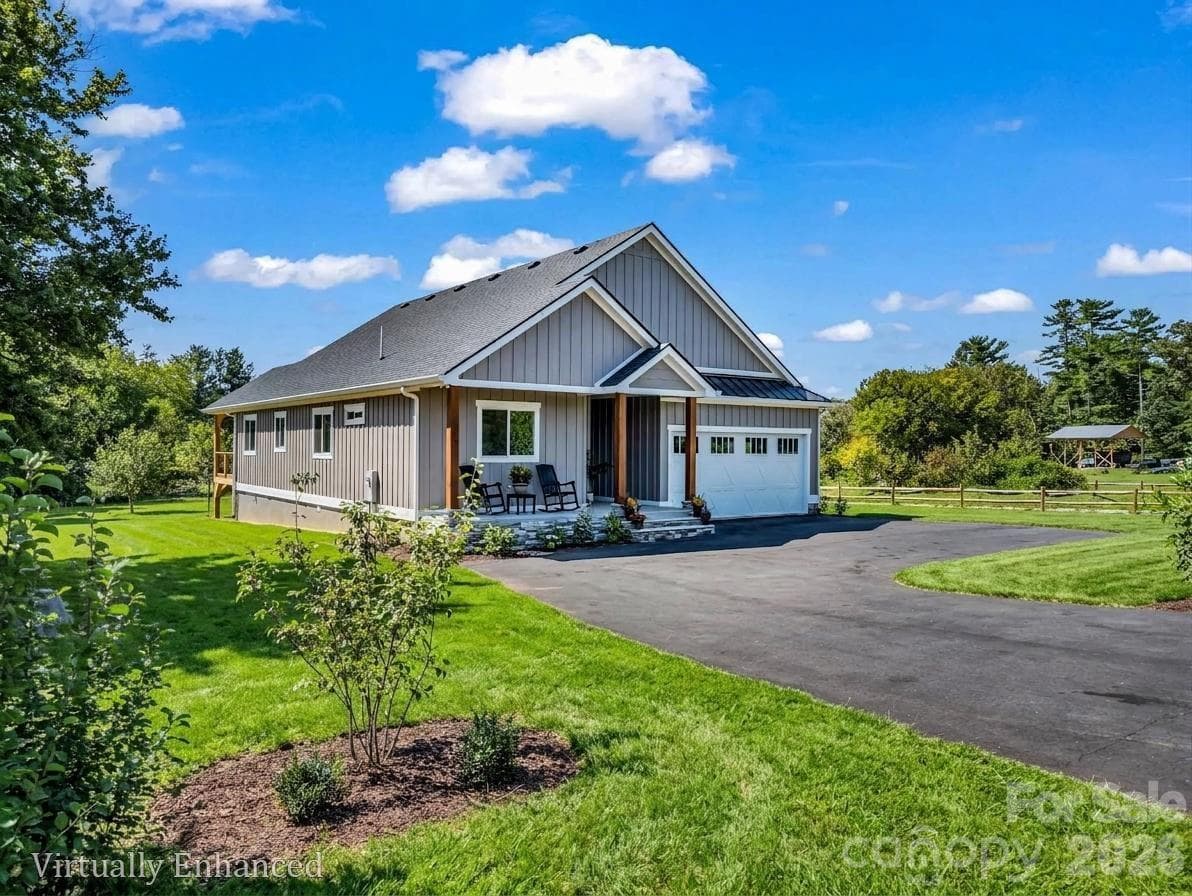 Single Family Residence at Hendersonville, photo 3 of 57